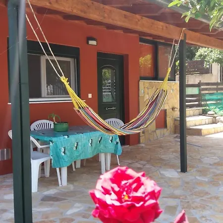 Village Life Kanakádes